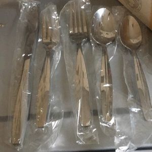 New Oneida Arris 5 pc Stainless Steel Placesetting